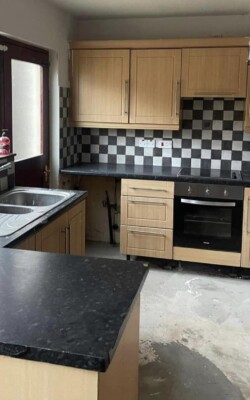 Kitchen before repainted