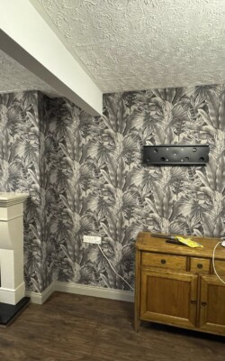 Flowerily design wallpaper in living room